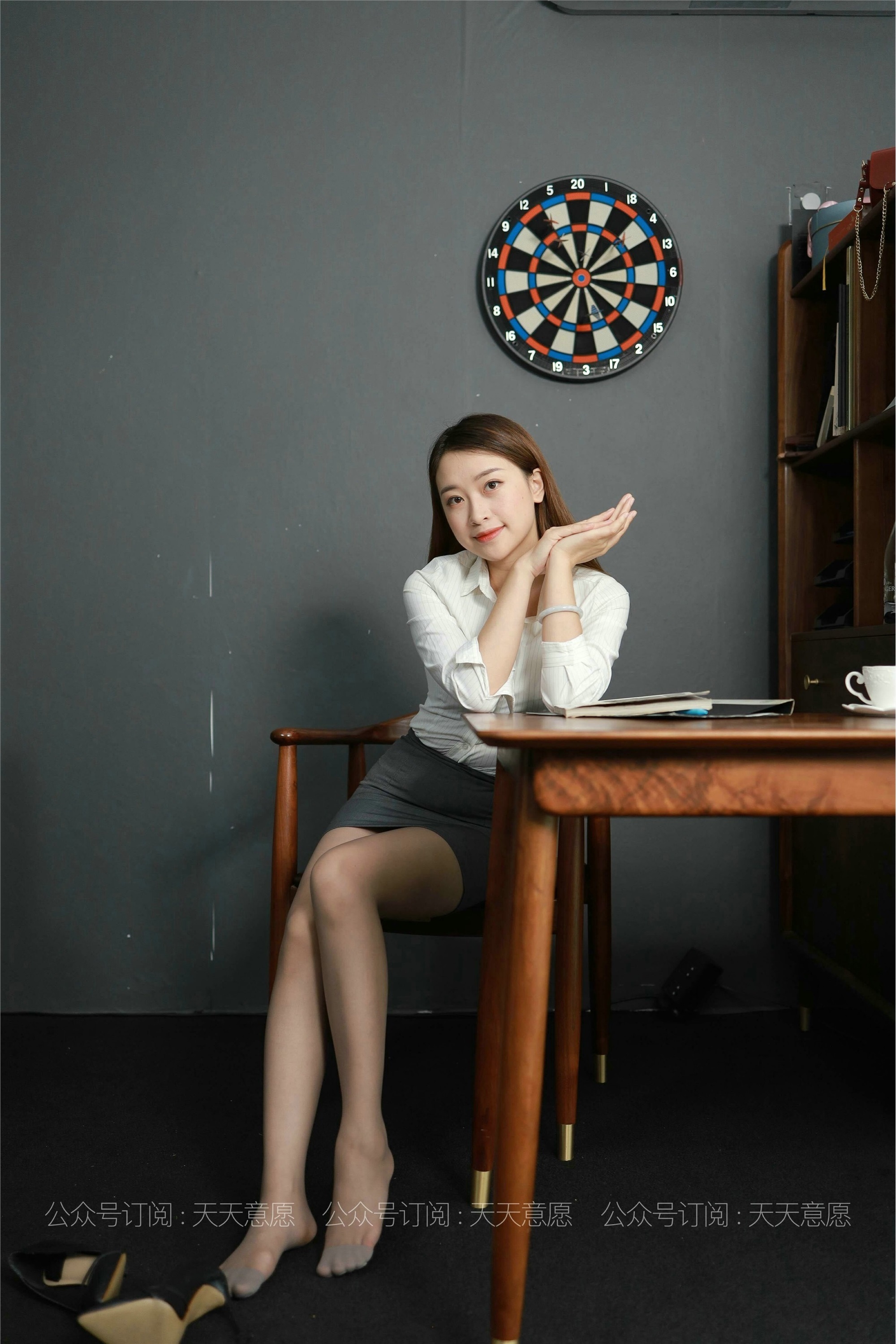 IESS异思趣向  2021.08.08 丝享家883：小婕《美女开例会》